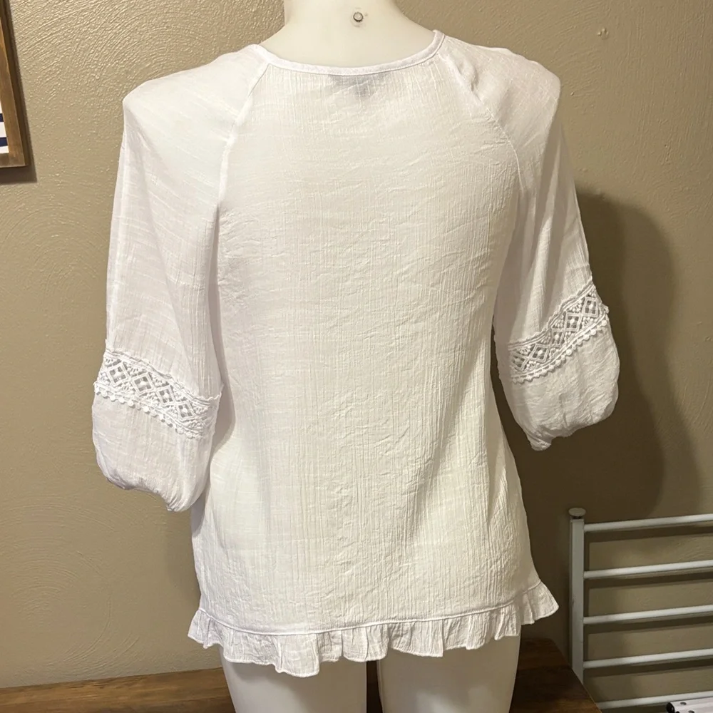 Unique Spectrum White Button-Up Women's Top - Picture 7 of 7
